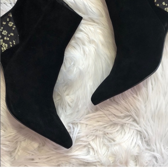 Jaggar the Label Forward Suede Pointed
Toe Bootie. Size 8. Like New. - Picture 5 of 12
